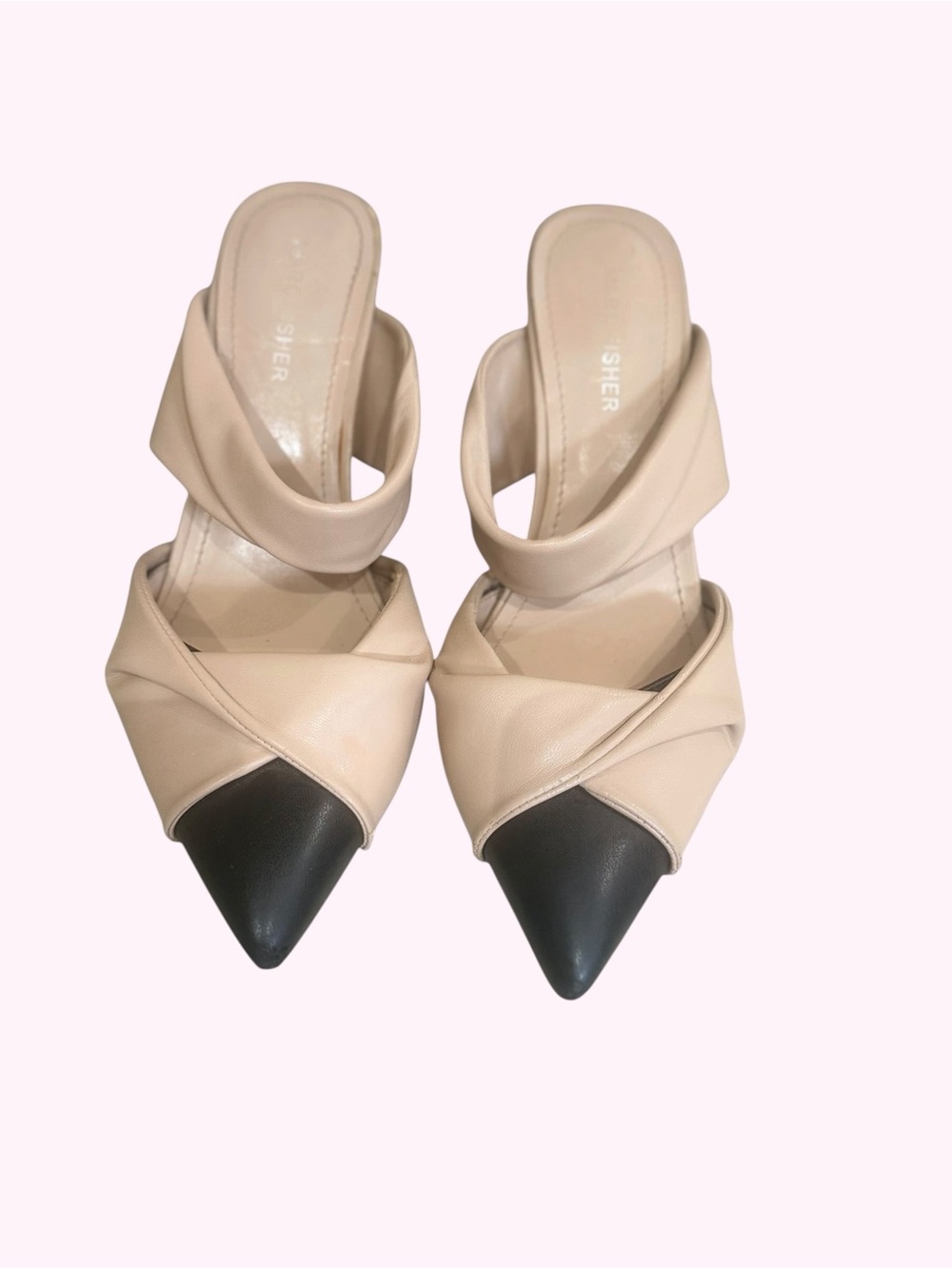 Marc Fisher🎀Beige and Black Pointed Toe Crossover Mule🎀Size 9🎀True Staple Shoe!